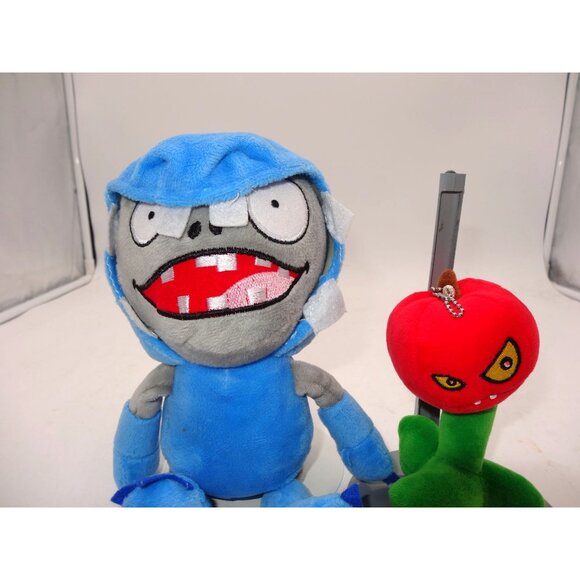 Plants Vs Zombies Blue Buckethead Zombie & Angry Red Apple Plush Set - Picture 5 of 8